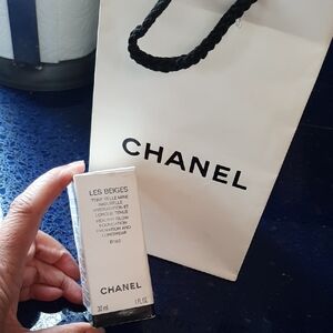 CHANEL Les Beiges B160 with Bag